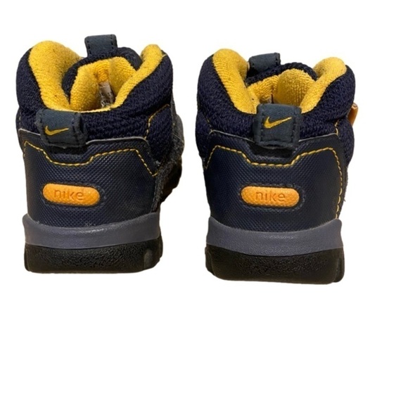 Baby Boy Nike  Sneakers Size 5C - Picture 6 of 7